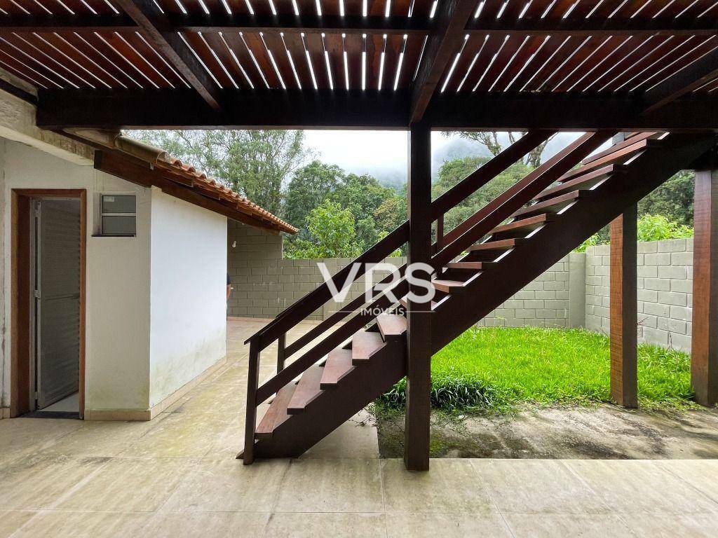 Casa à venda com 5 quartos, 216m² - Foto 22