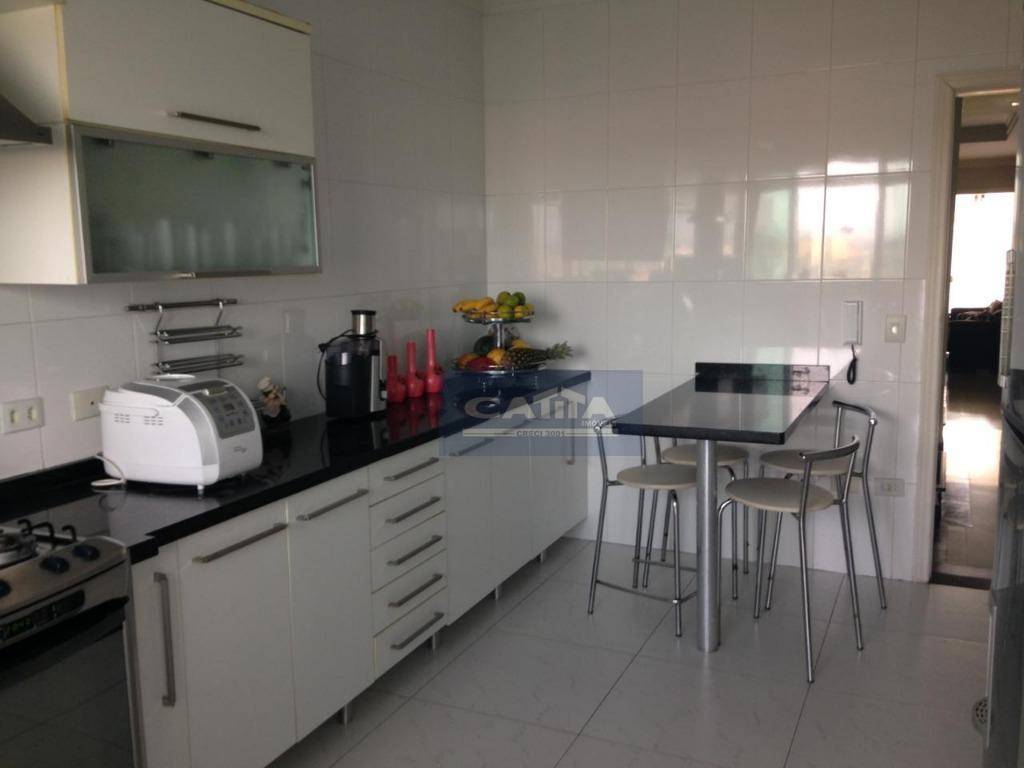 Sobrado à venda com 3 quartos, 210m² - Foto 2