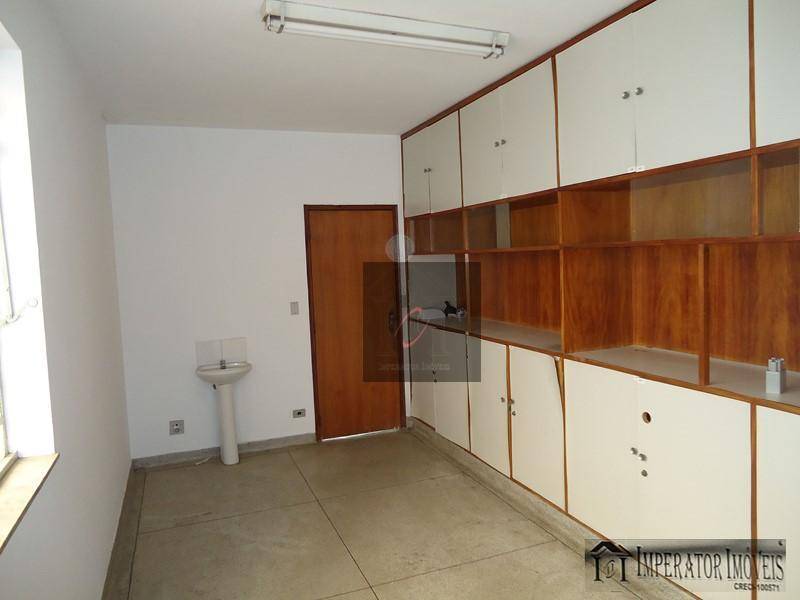 Casa para alugar com 4 quartos, 200m² - Foto 11