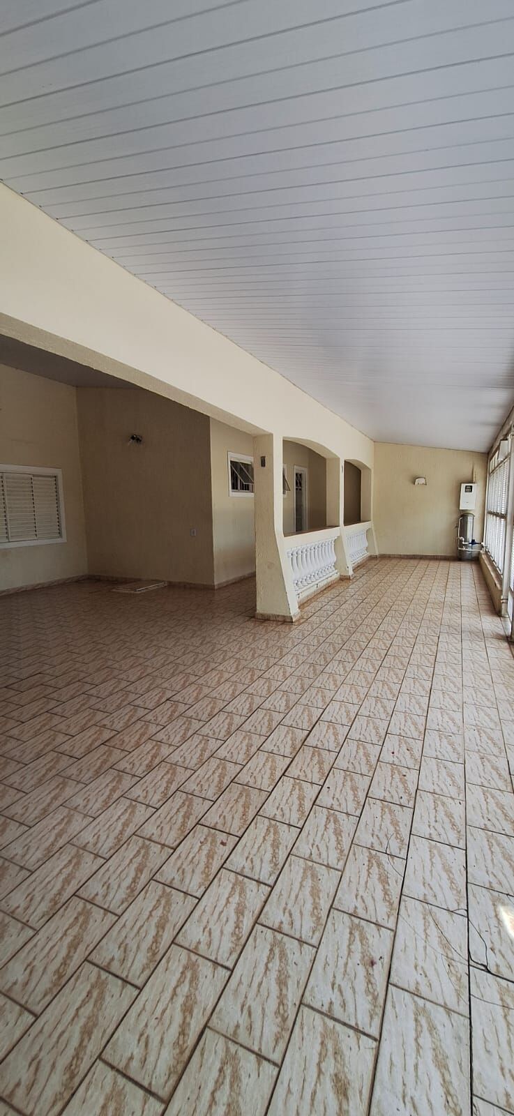 Casa à venda com 4 quartos, 250m² - Foto 1