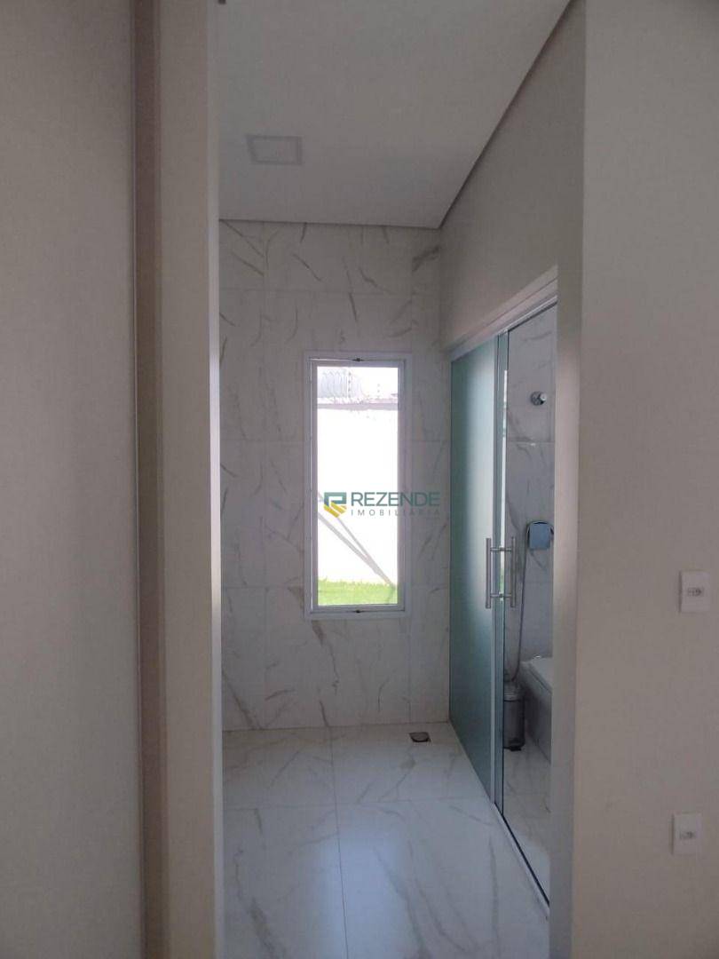 Casa à venda com 3 quartos, 218m² - Foto 3