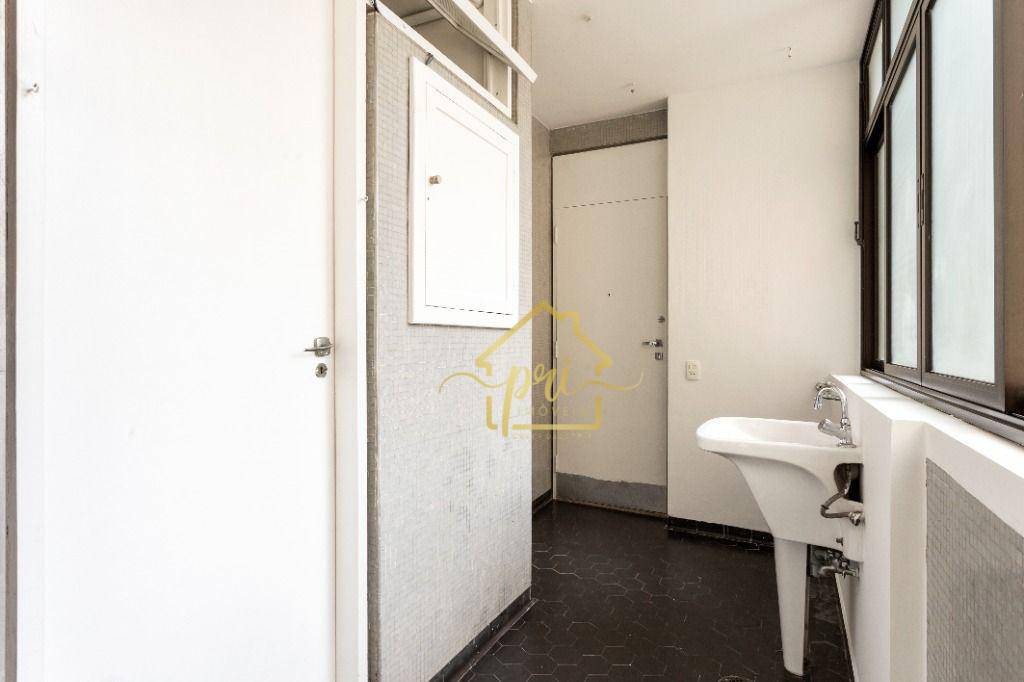 Apartamento para alugar com 3 quartos, 200m² - Foto 18