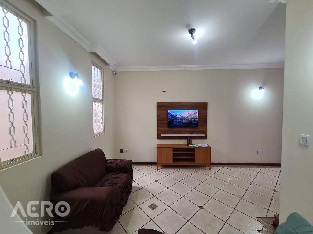 Casa à venda com 4 quartos, 220m² - Foto 18