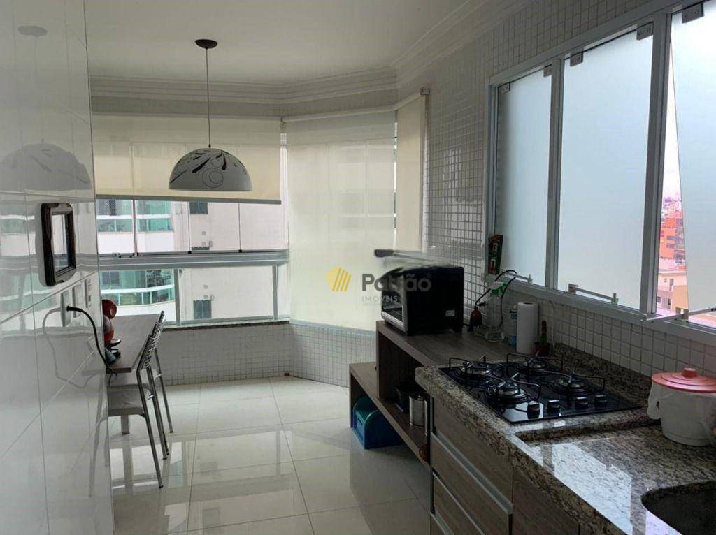 Apartamento à venda com 3 quartos, 150m² - Foto 2