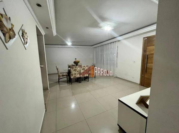 Sobrado à venda com 3 quartos, 300m² - Foto 1