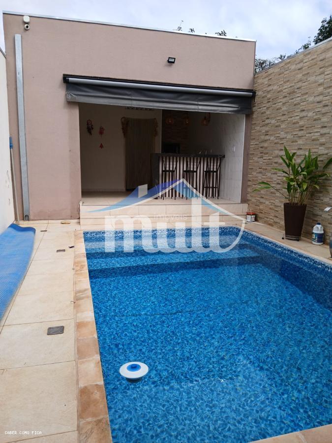 Casa à venda com 3 quartos, 210m² - Foto 1