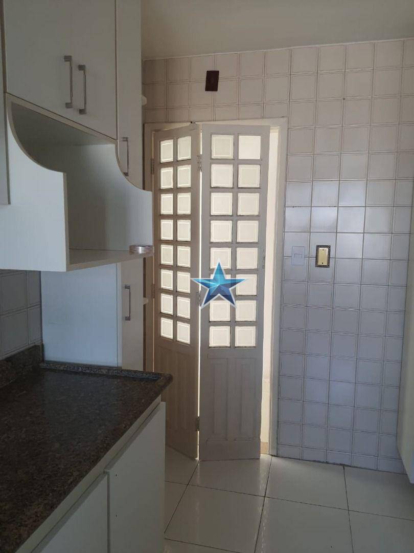 Apartamento para alugar com 4 quartos, 90m² - Foto 8