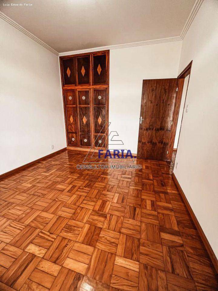 Casa à venda com 4 quartos, 250m² - Foto 11