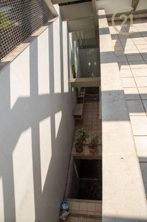 Sobrado à venda e aluguel com 4 quartos, 200m² - Foto 17