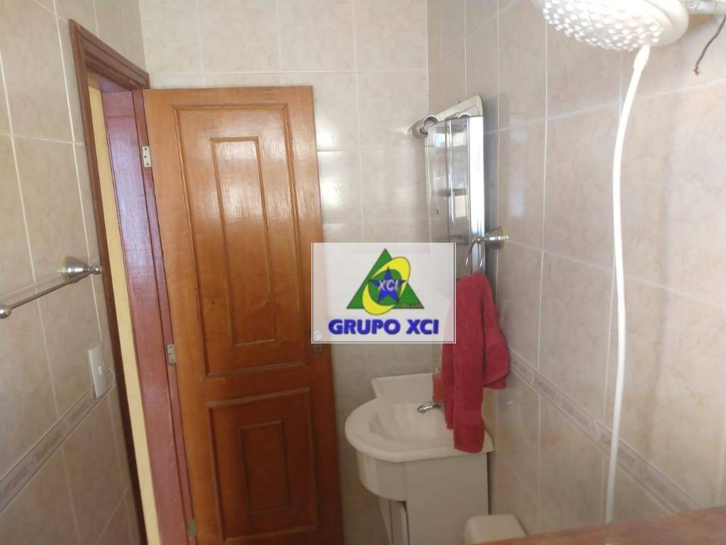 Casa à venda com 4 quartos, 200m² - Foto 11