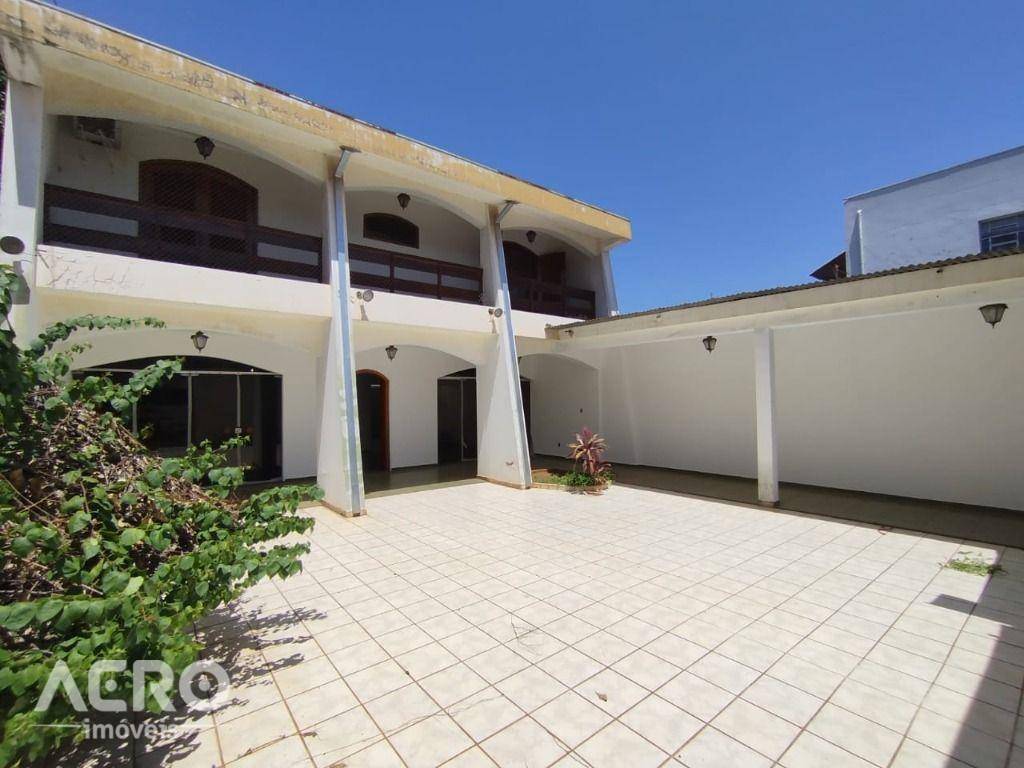 Casa, 6 quartos, 350 m² - Foto 1
