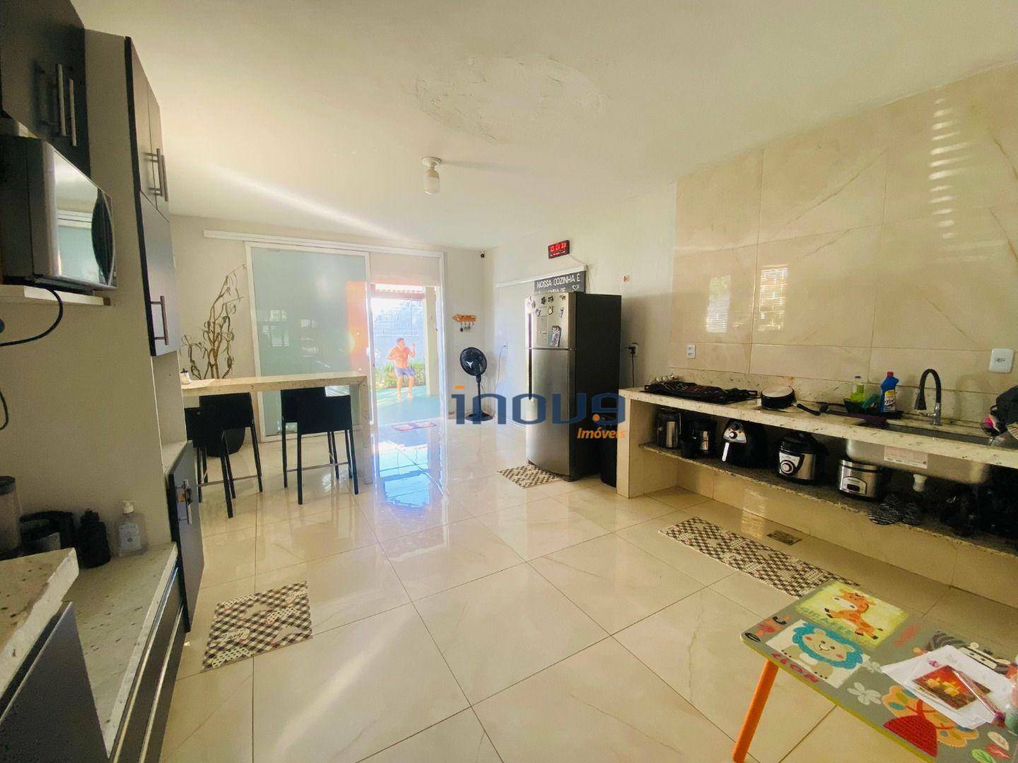 Casa à venda com 3 quartos, 182m² - Foto 4