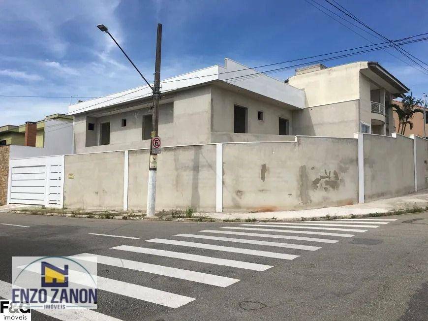 Sobrado à venda com 4 quartos, 320m² - Foto 1