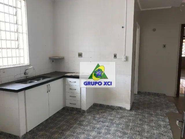 Casa para alugar com 3 quartos, 561m² - Foto 11