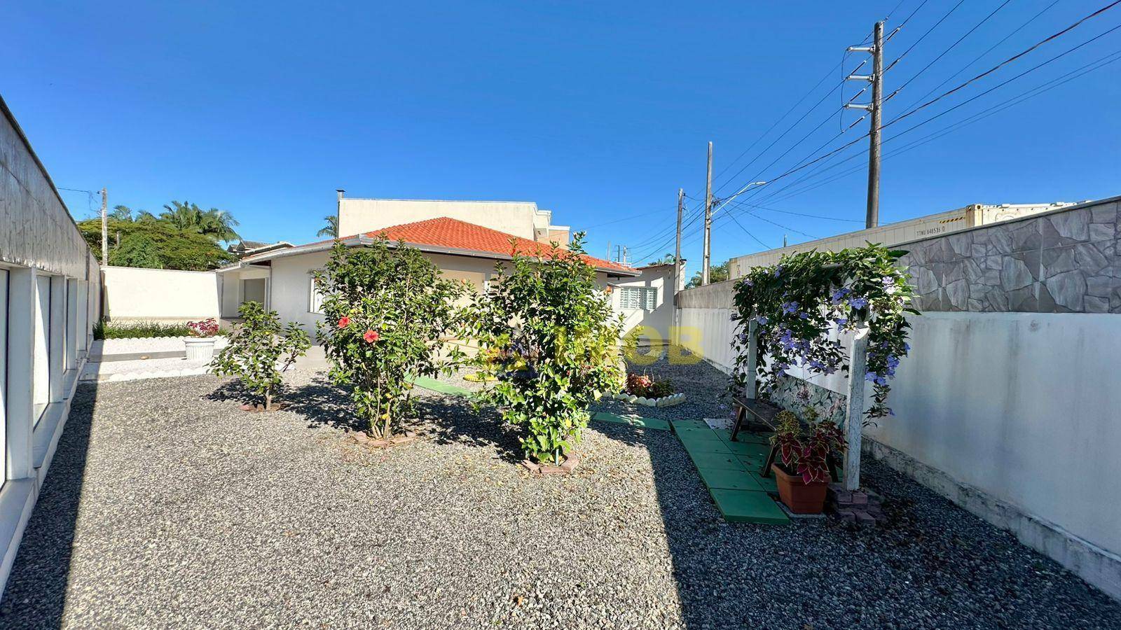 Casa à venda com 3 quartos, 166m² - Foto 4