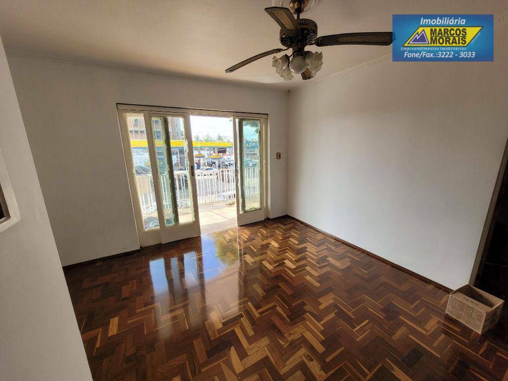 Casa para alugar com 4 quartos, 200m² - Foto 4