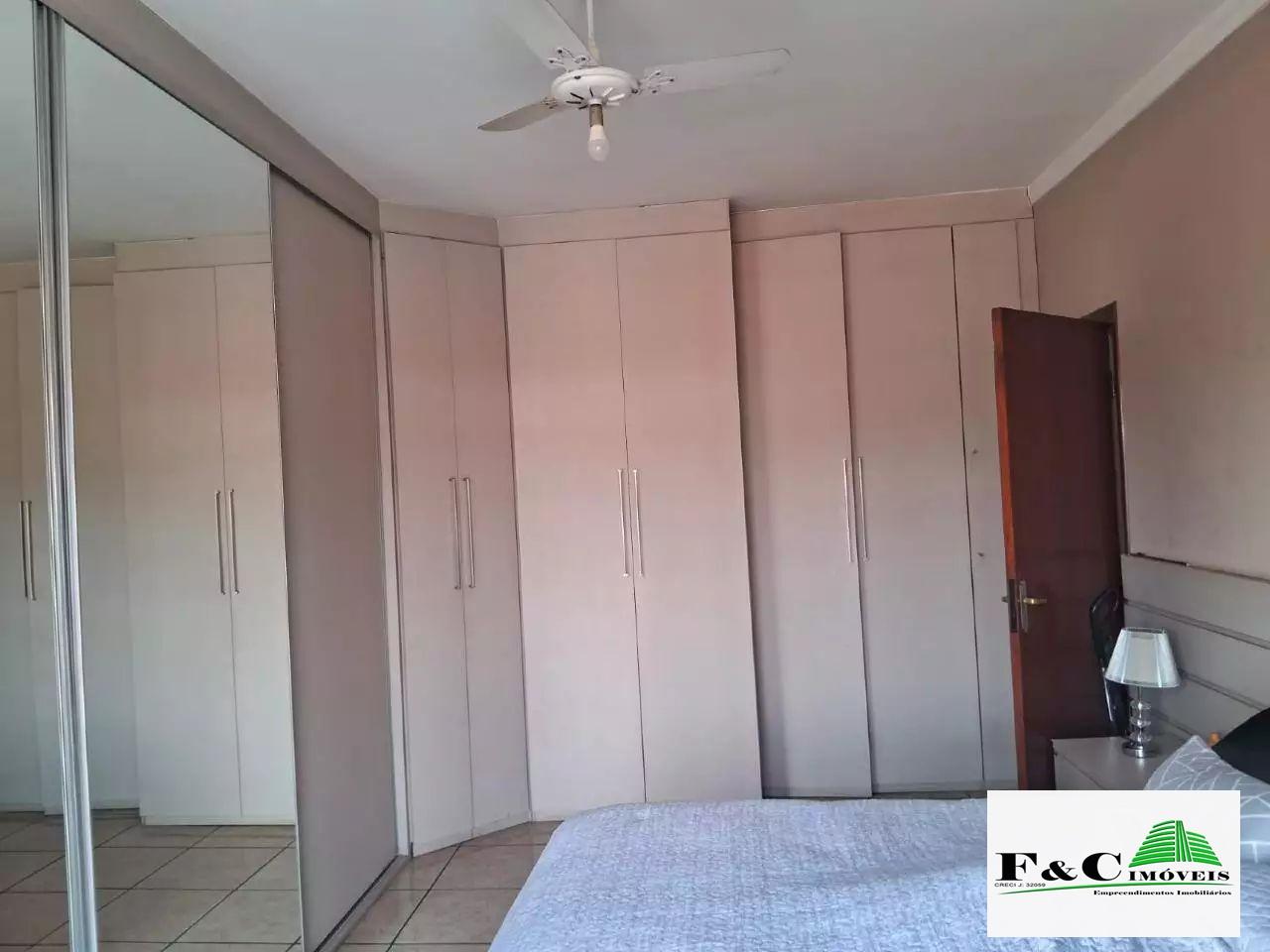 Casa à venda com 3 quartos, 200m² - Foto 18