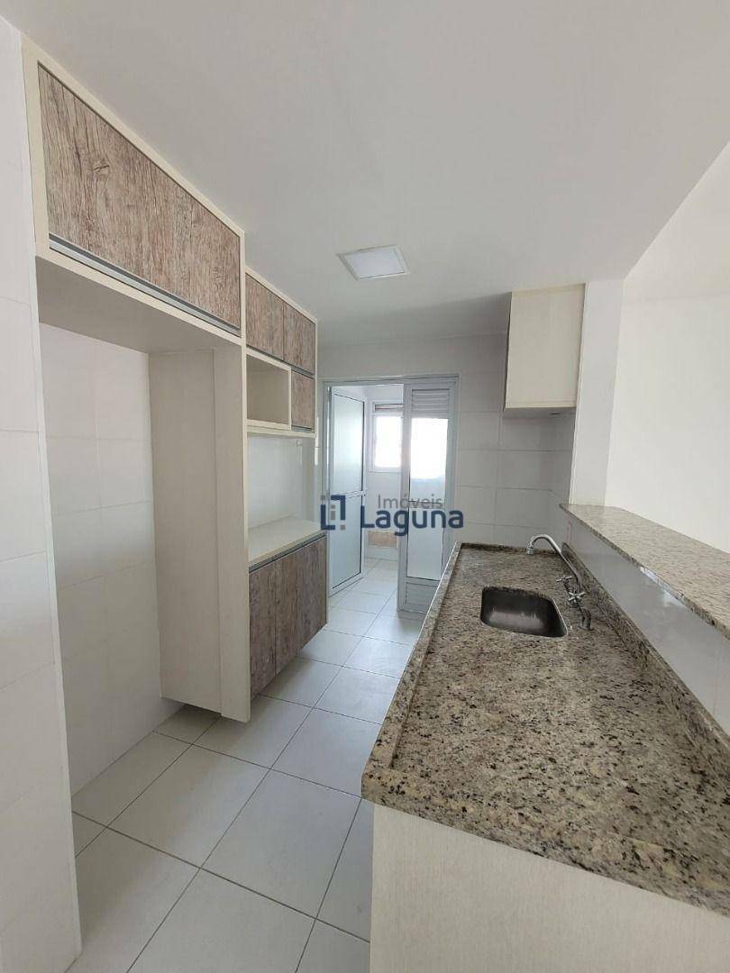 Apartamento para alugar com 3 quartos, 76m² - Foto 2