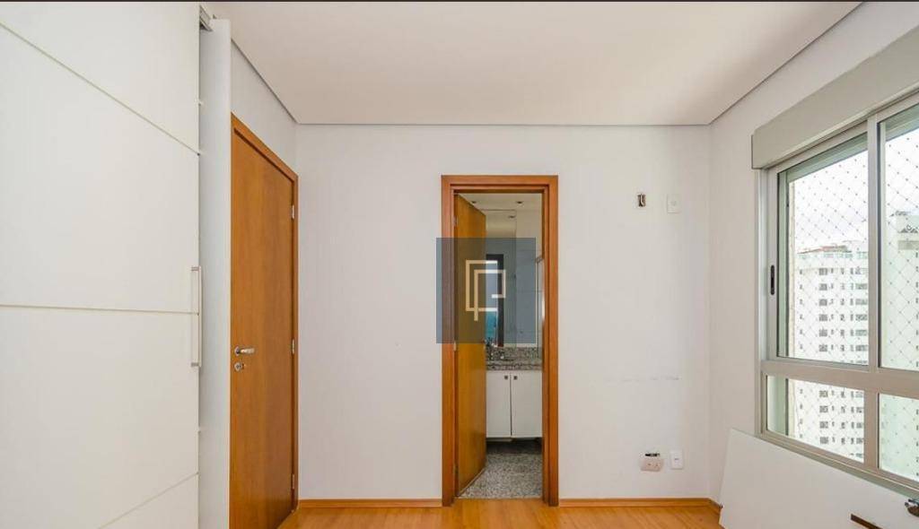 Apartamento à venda com 2 quartos, 64m² - Foto 3