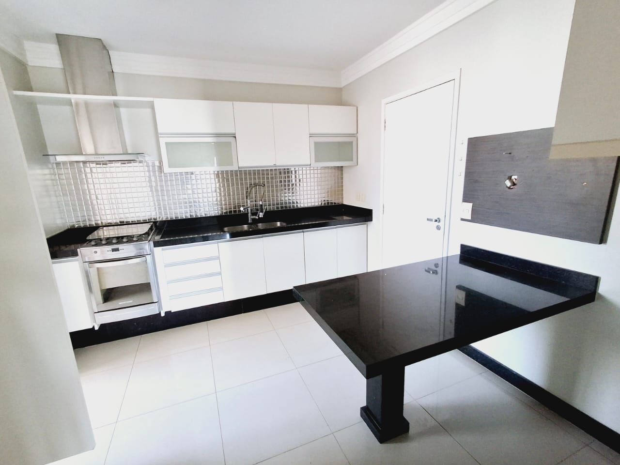 Apartamento para alugar com 3 quartos, 110m² - Foto 13