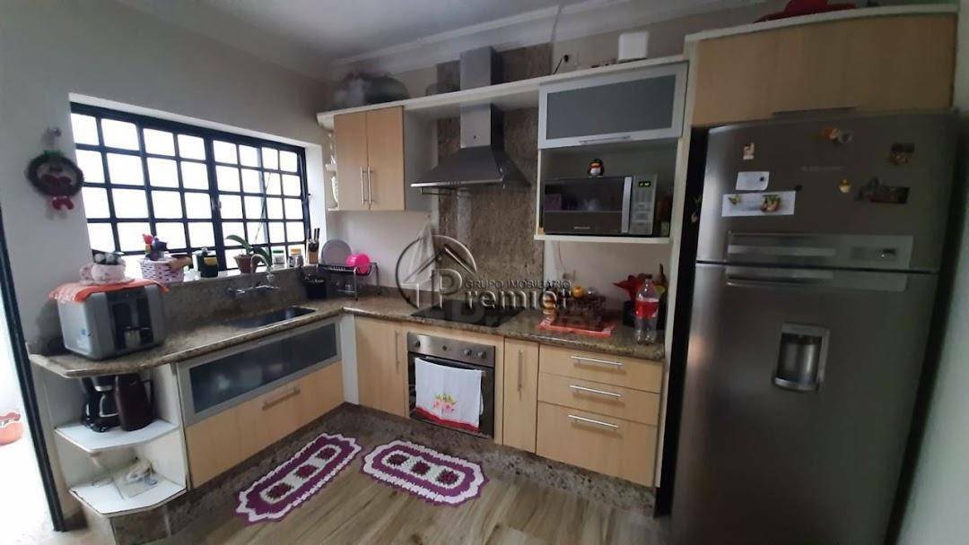 Casa à venda com 3 quartos, 219m² - Foto 27