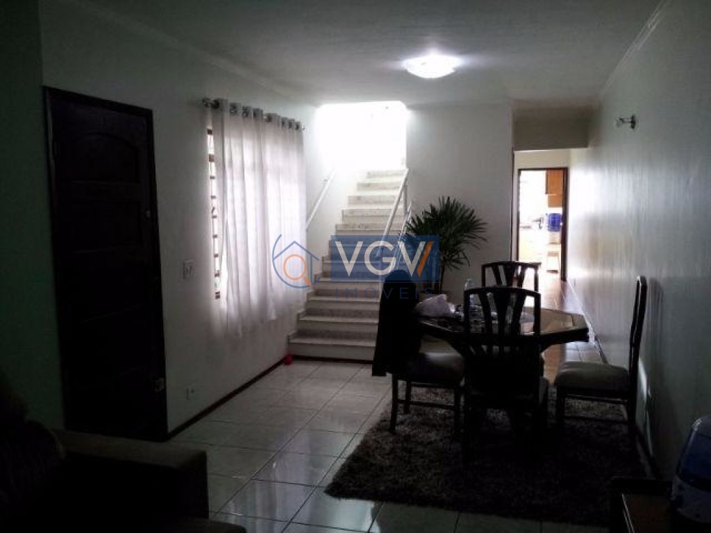 Casa à venda com 3 quartos, 142m² - Foto 2