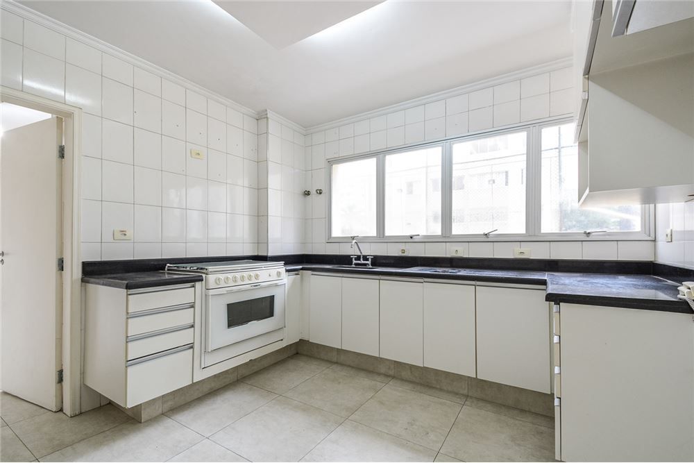 Apartamento à venda com 3 quartos, 161m² - Foto 7