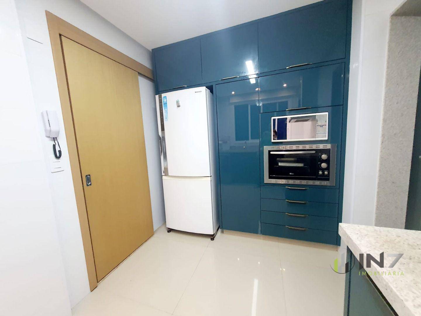 Apartamento à venda com 3 quartos, 121m² - Foto 4