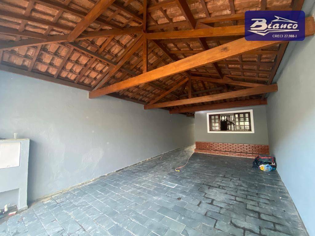 Sobrado à venda com 3 quartos, 180m² - Foto 1