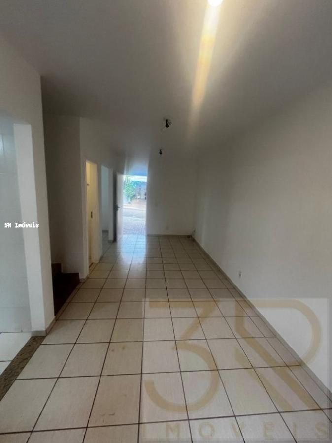 Casa de Condomínio para alugar com 3 quartos, 247m² - Foto 13