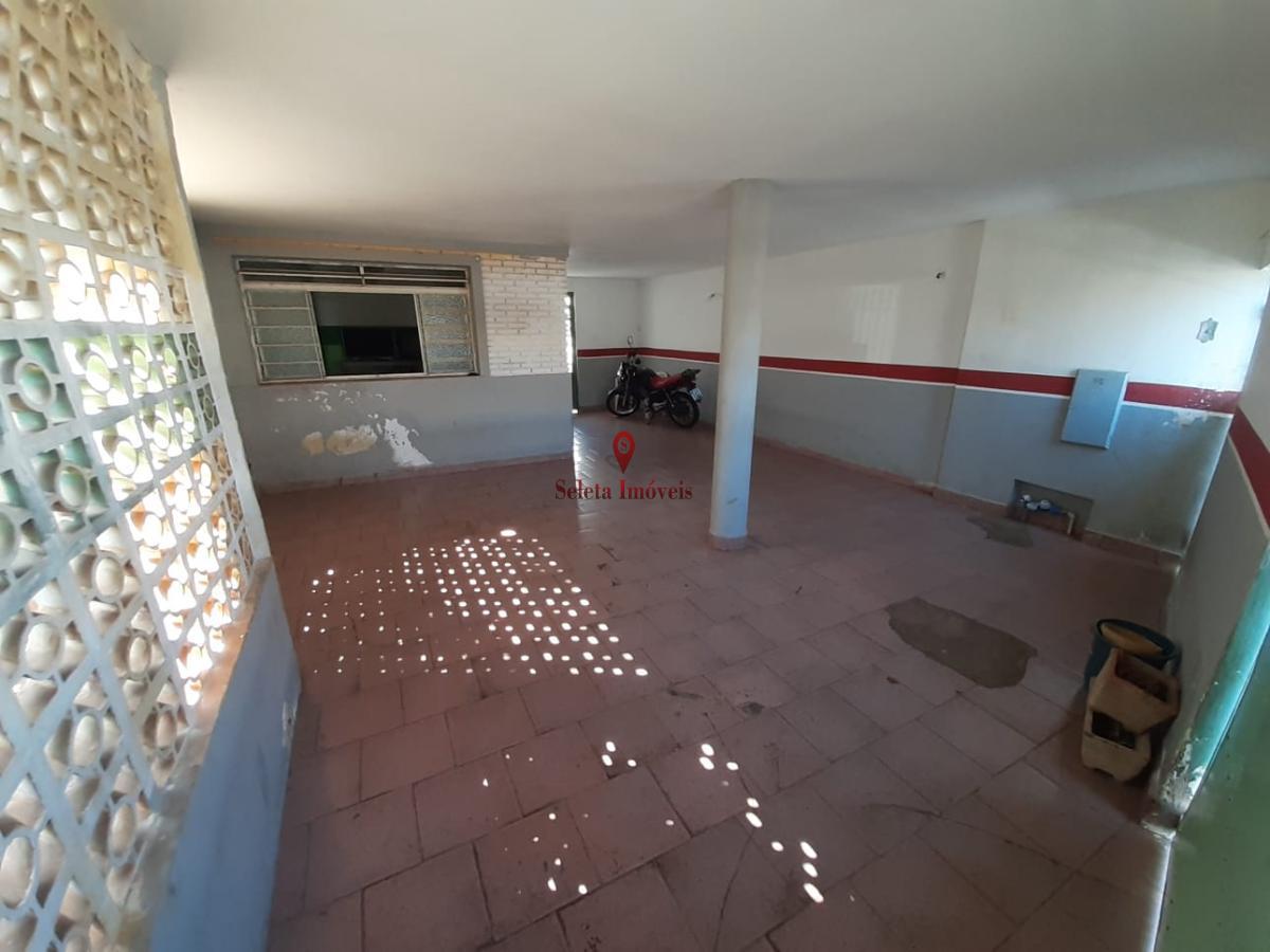 Casa à venda com 2 quartos, 250m² - Foto 3