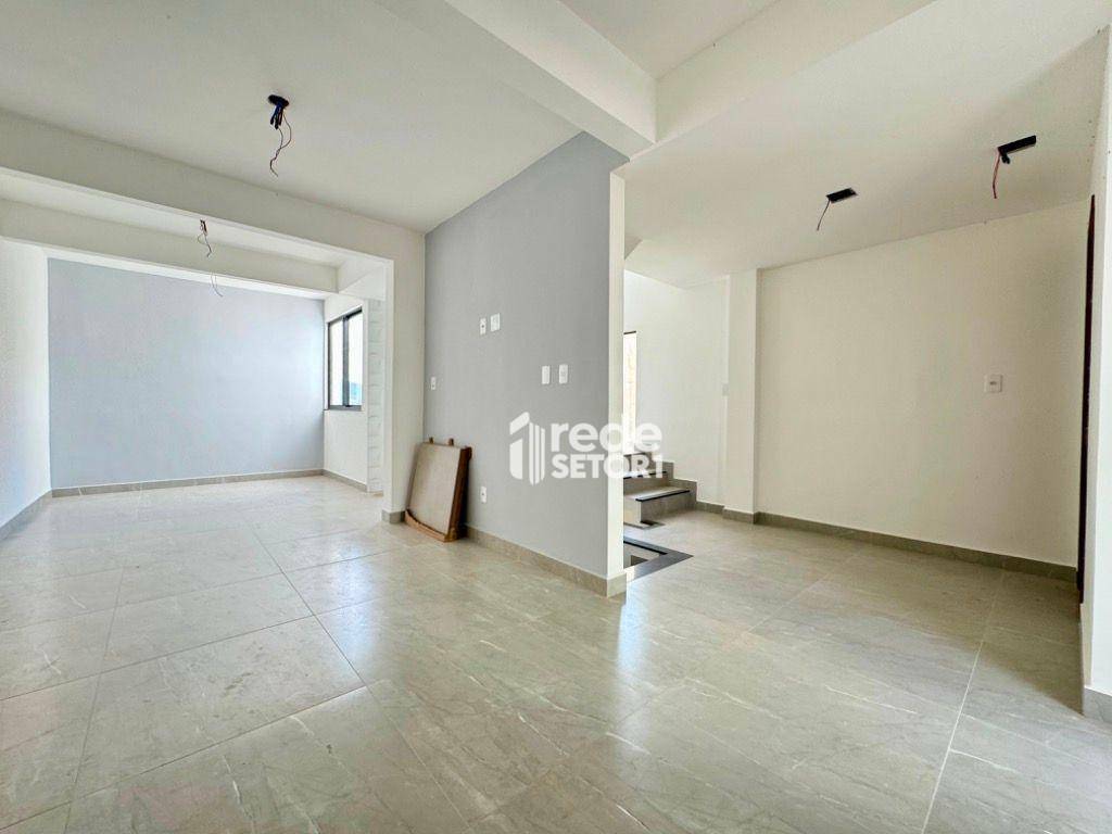 Casa à venda com 3 quartos, 156m² - Foto 2