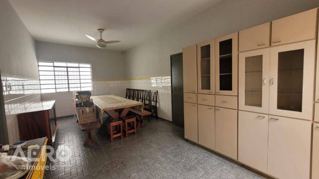 Casa à venda com 3 quartos, 183m² - Foto 8