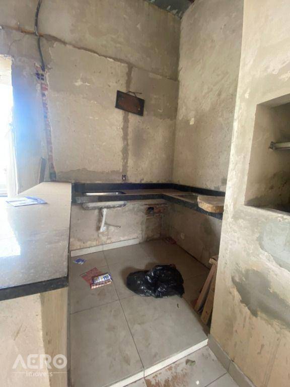 Casa à venda com 2 quartos, 98m² - Foto 10