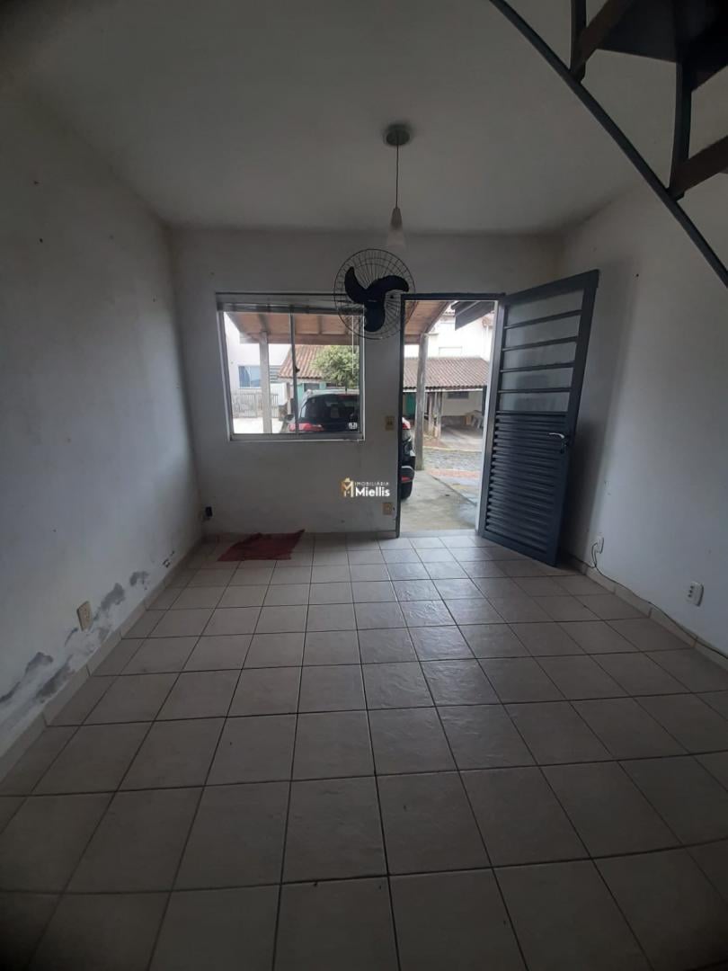 Casa à venda com 2 quartos, 46m² - Foto 2