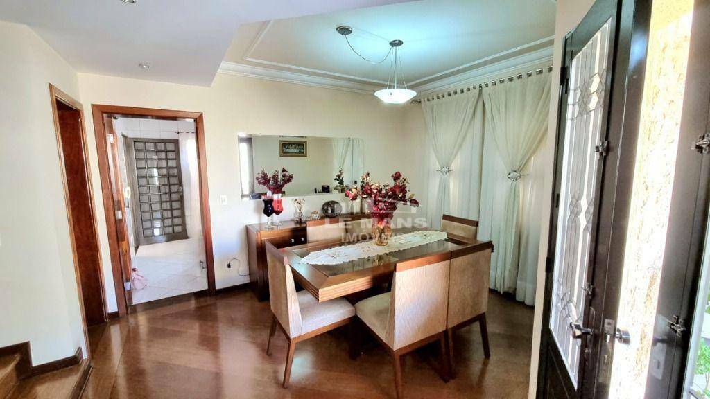 Casa à venda com 3 quartos, 205m² - Foto 8