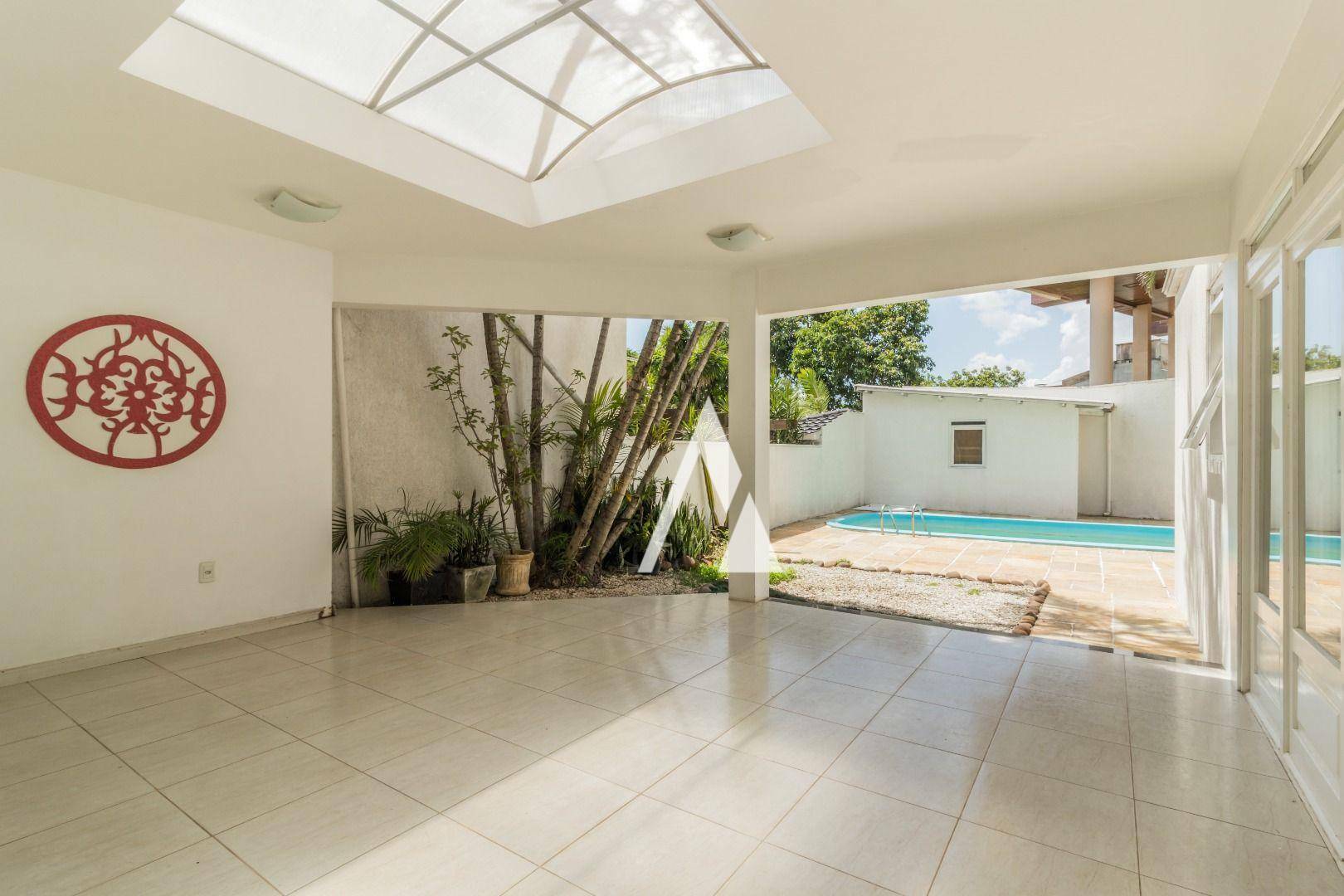 Casa à venda com 4 quartos, 250m² - Foto 8