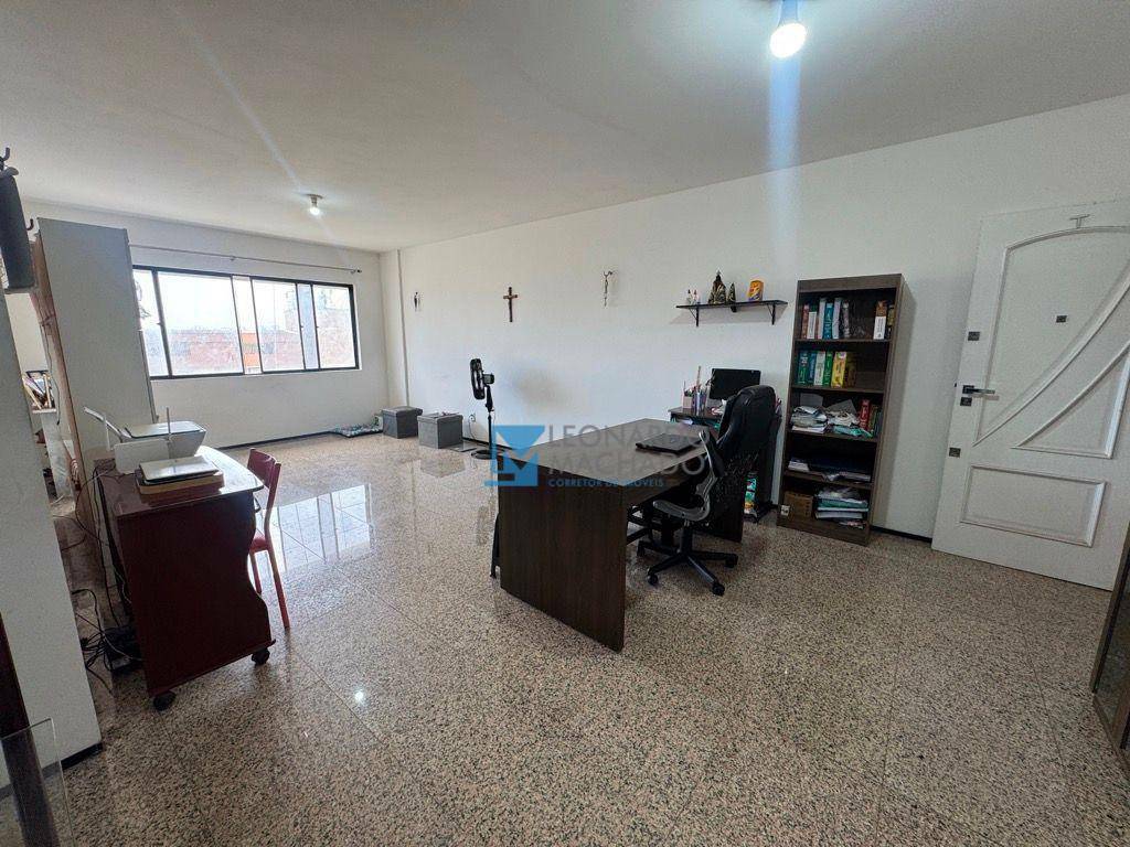 Apartamento à venda com 3 quartos, 139m² - Foto 2