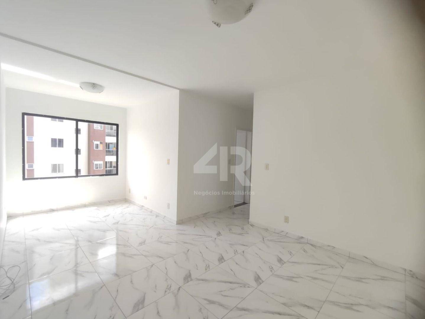 Apartamento à venda com 3 quartos, 76m² - Foto 2