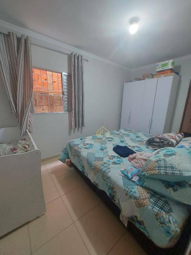 Casa à venda com 2 quartos, 325m² - Foto 13