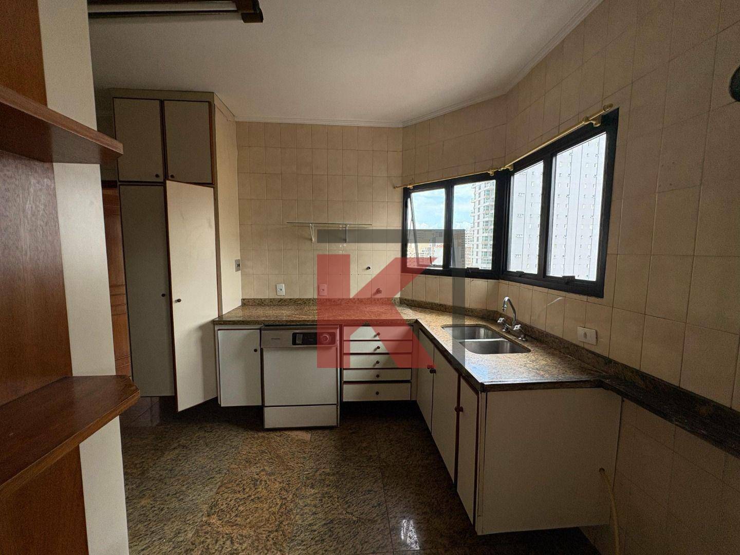 Apartamento para alugar com 4 quartos, 318m² - Foto 7
