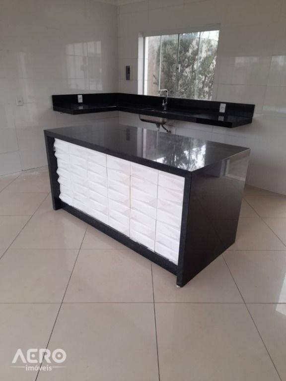 Casa à venda com 4 quartos, 220m² - Foto 3