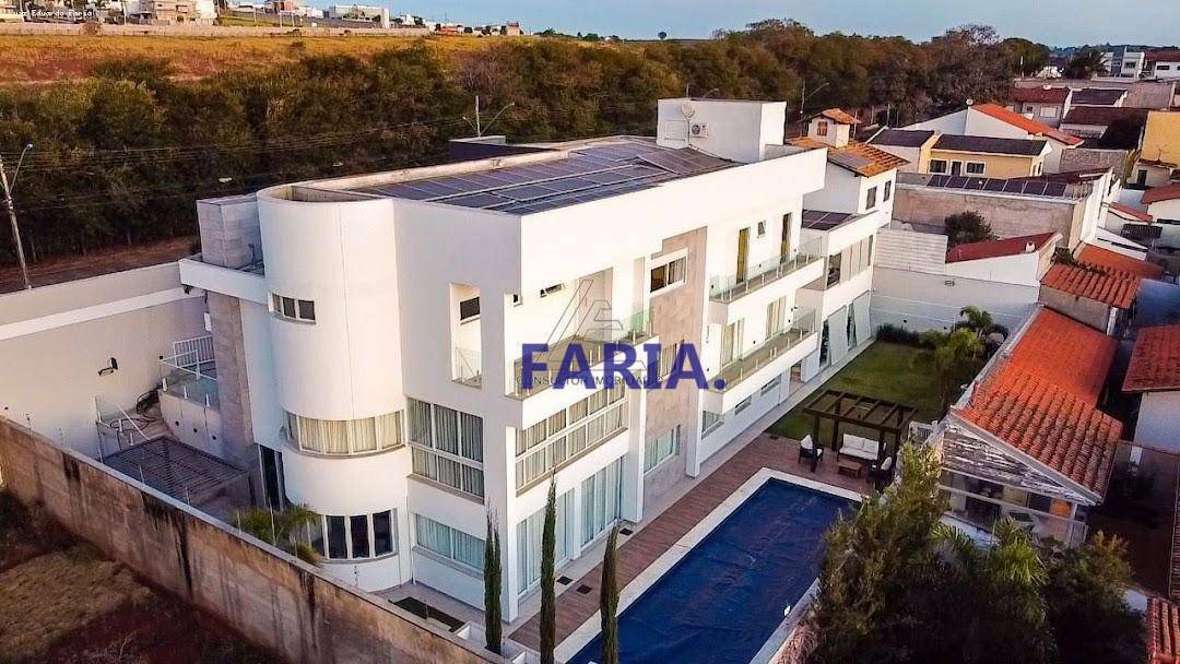 Casa à venda com 6 quartos, 1000m² - Foto 1