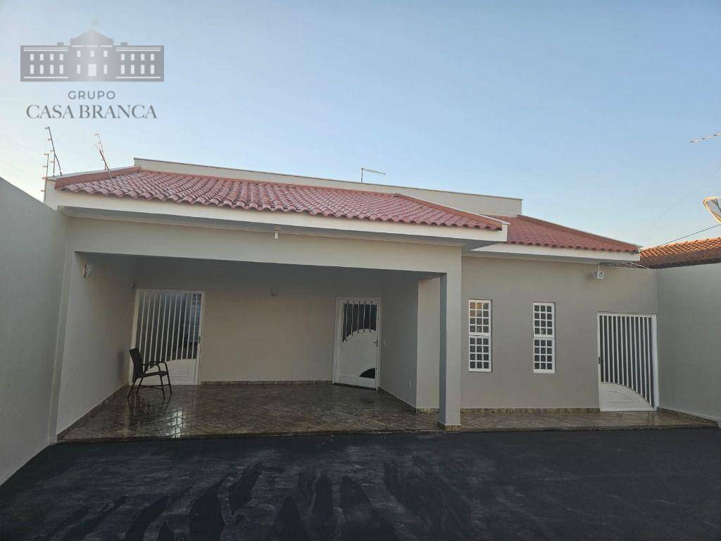 Casa à venda com 3 quartos, 200m² - Foto 1