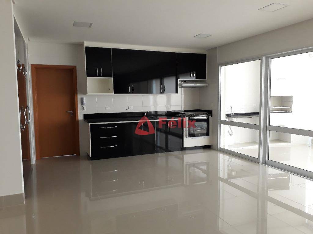 Apartamento à venda com 3 quartos, 155m² - Foto 1