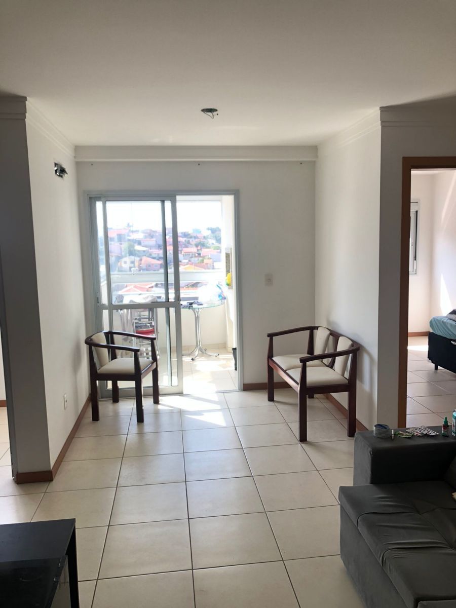 Apartamento à venda com 2 quartos, 67m² - Foto 3