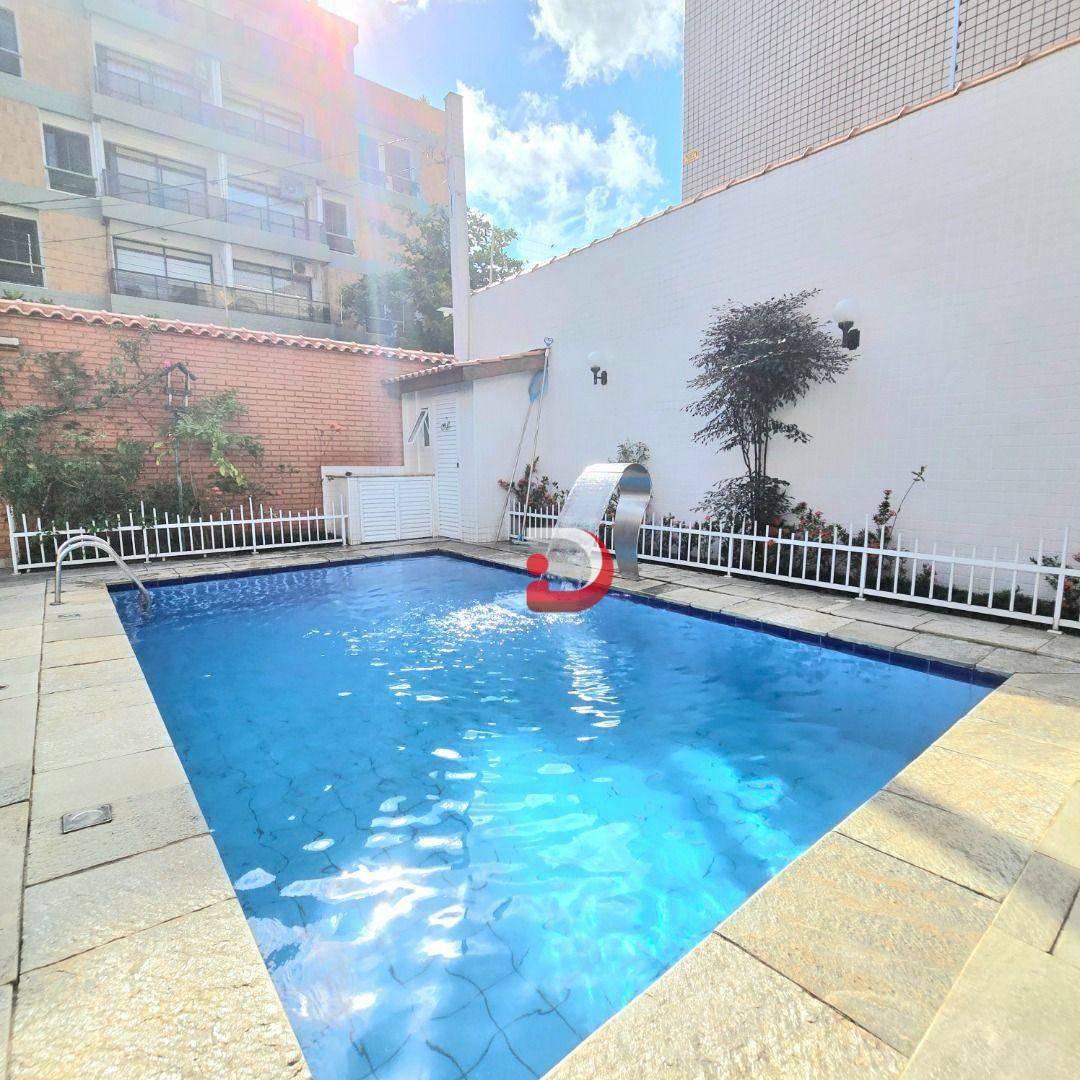 Sobrado à venda com 5 quartos, 250m² - Foto 1