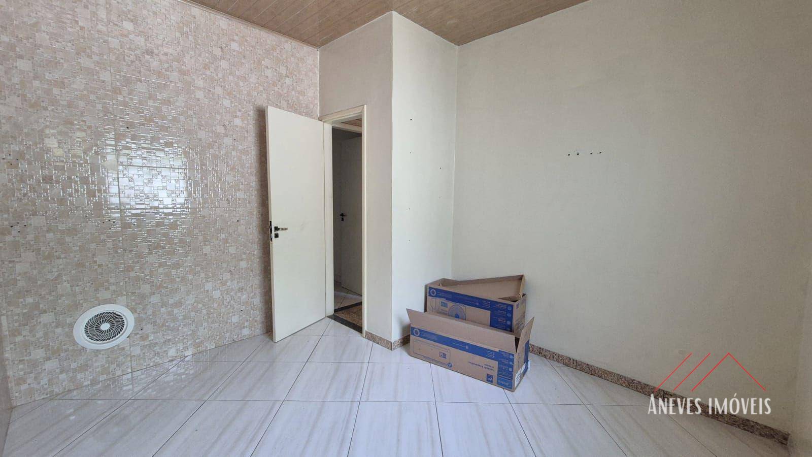 Casa à venda com 3 quartos, 270m² - Foto 4