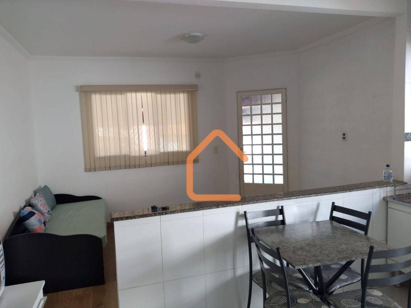 Casa à venda com 2 quartos, 109m² - Foto 2