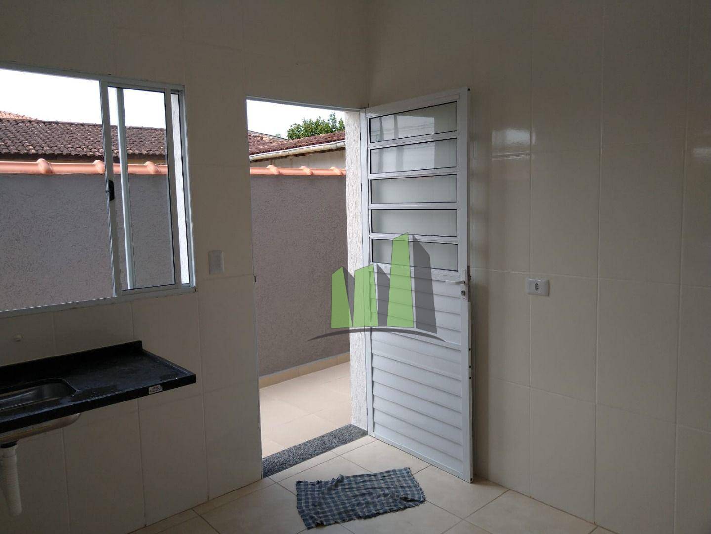 Casa à venda com 2 quartos, 60m² - Foto 4